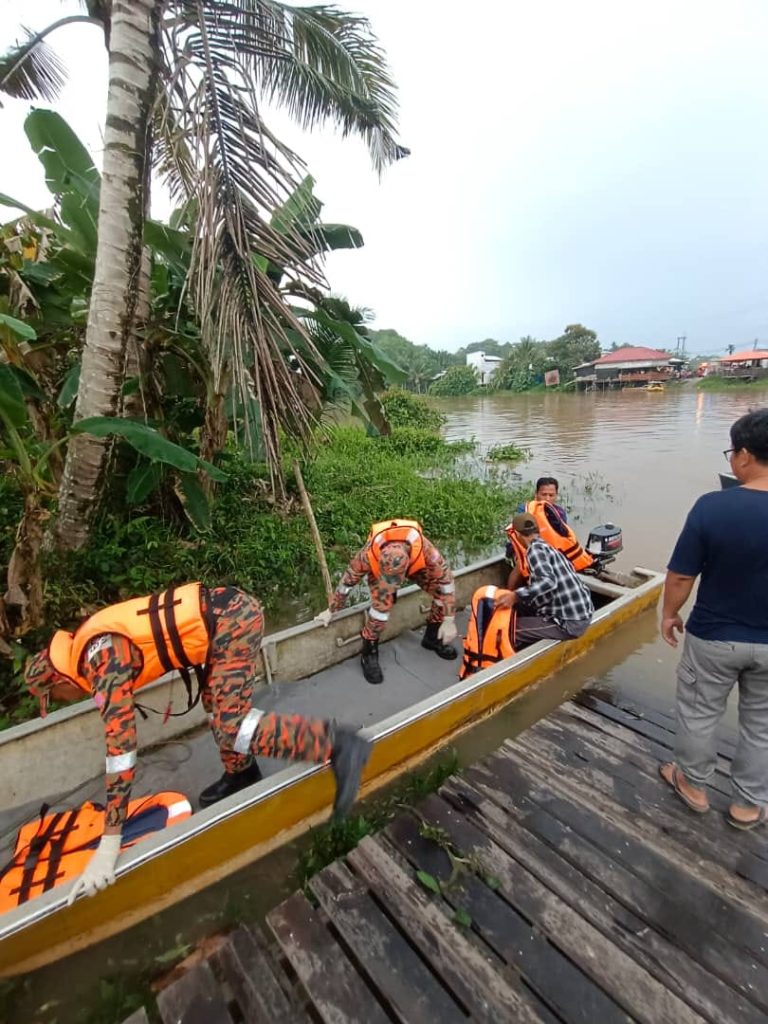 Perahu Karam Lundu 02