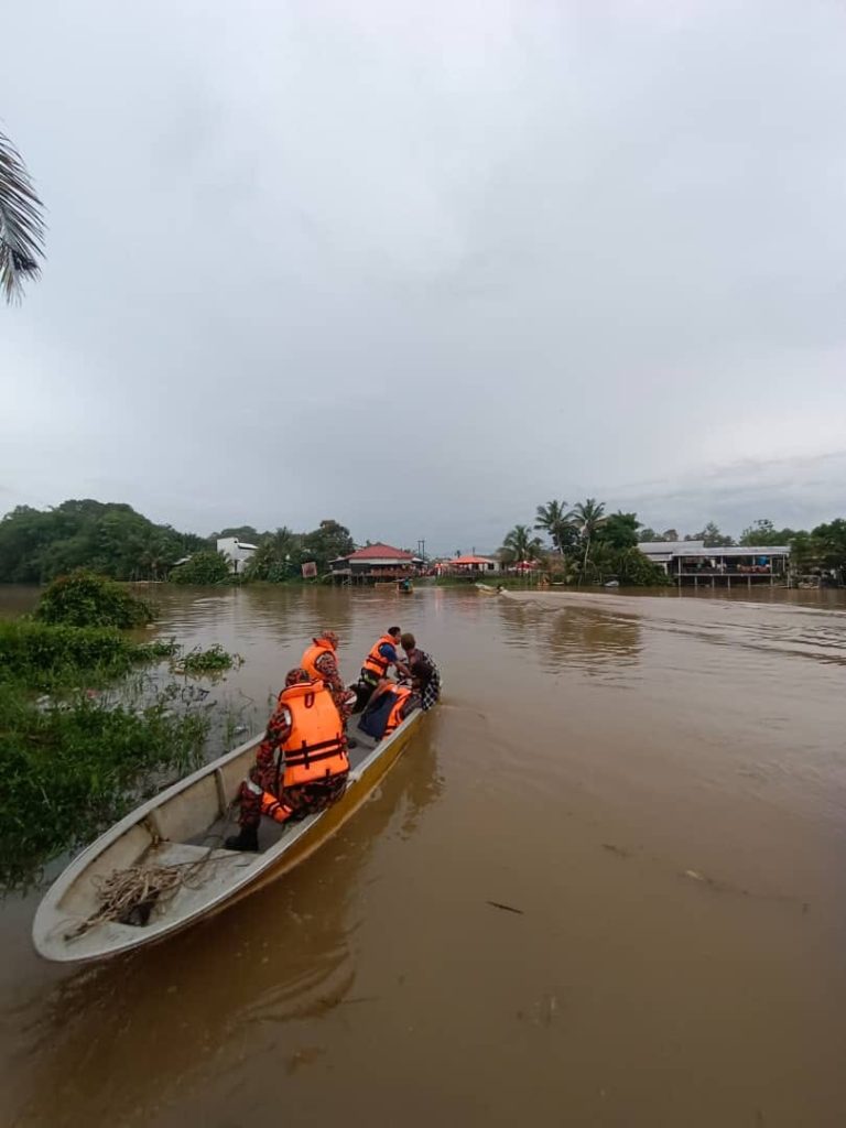 Perahu Karam Lundu 03