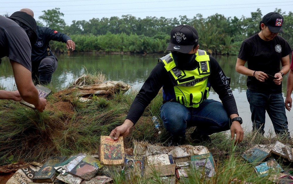 Polis Rampas Buku Gisbh 01