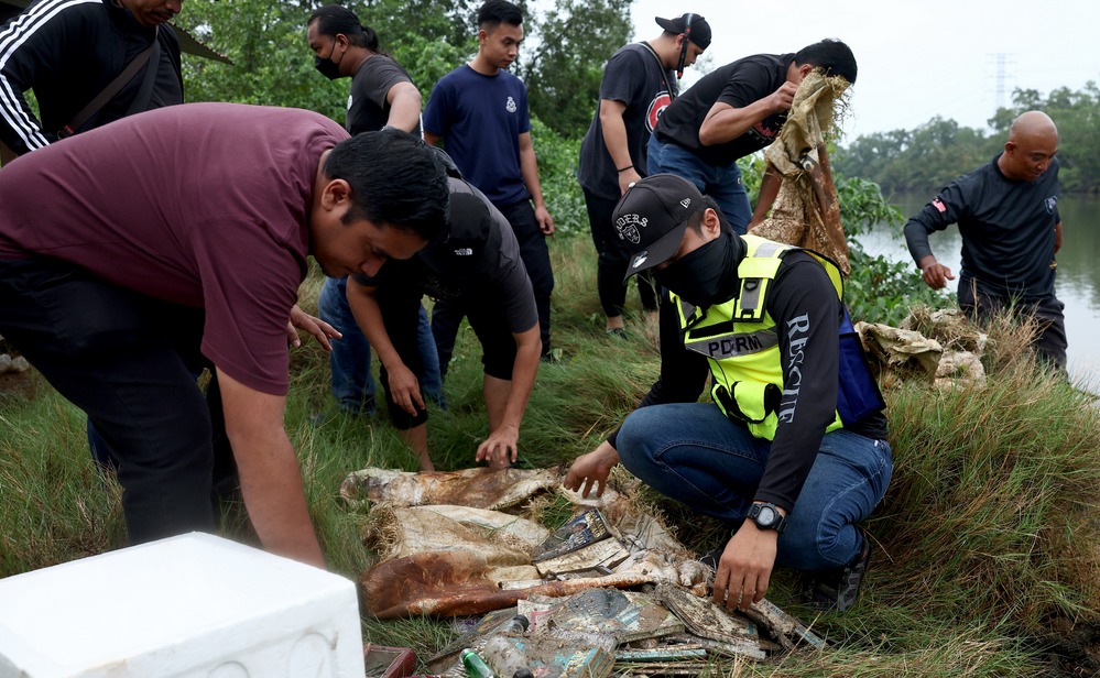 Polis Rampas Buku Gisbh 04