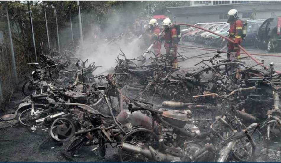 Motor Dalam Depoh Terbakar 01