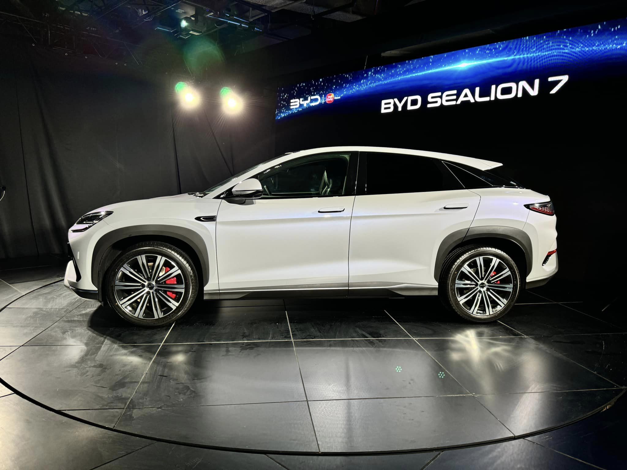 Byd Sealion 7 02